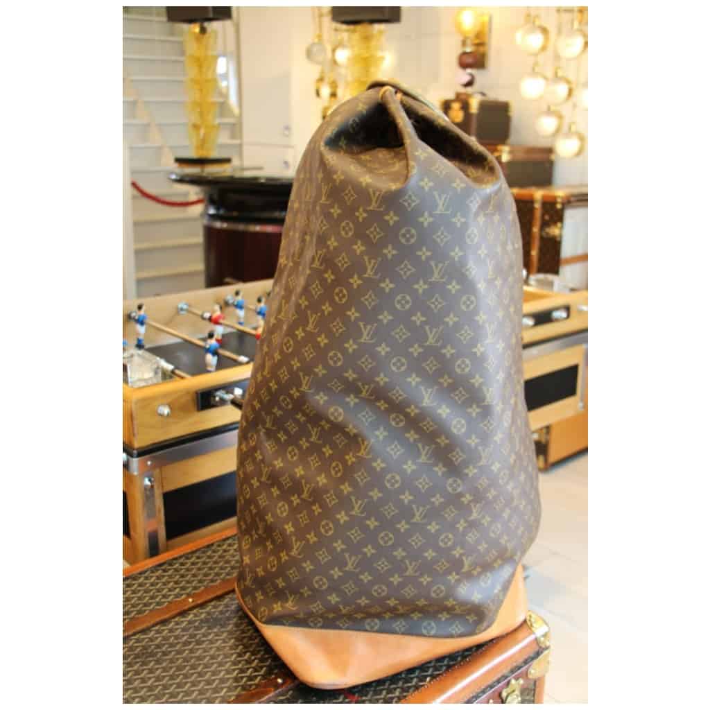 Large Louis Vuitton travel duffel bag 18