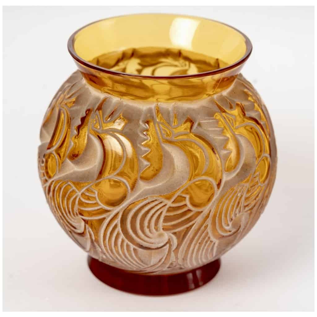 1931 René Lalique – Vase Le Mans Verre Jaune Ambre Patiné Beige 6