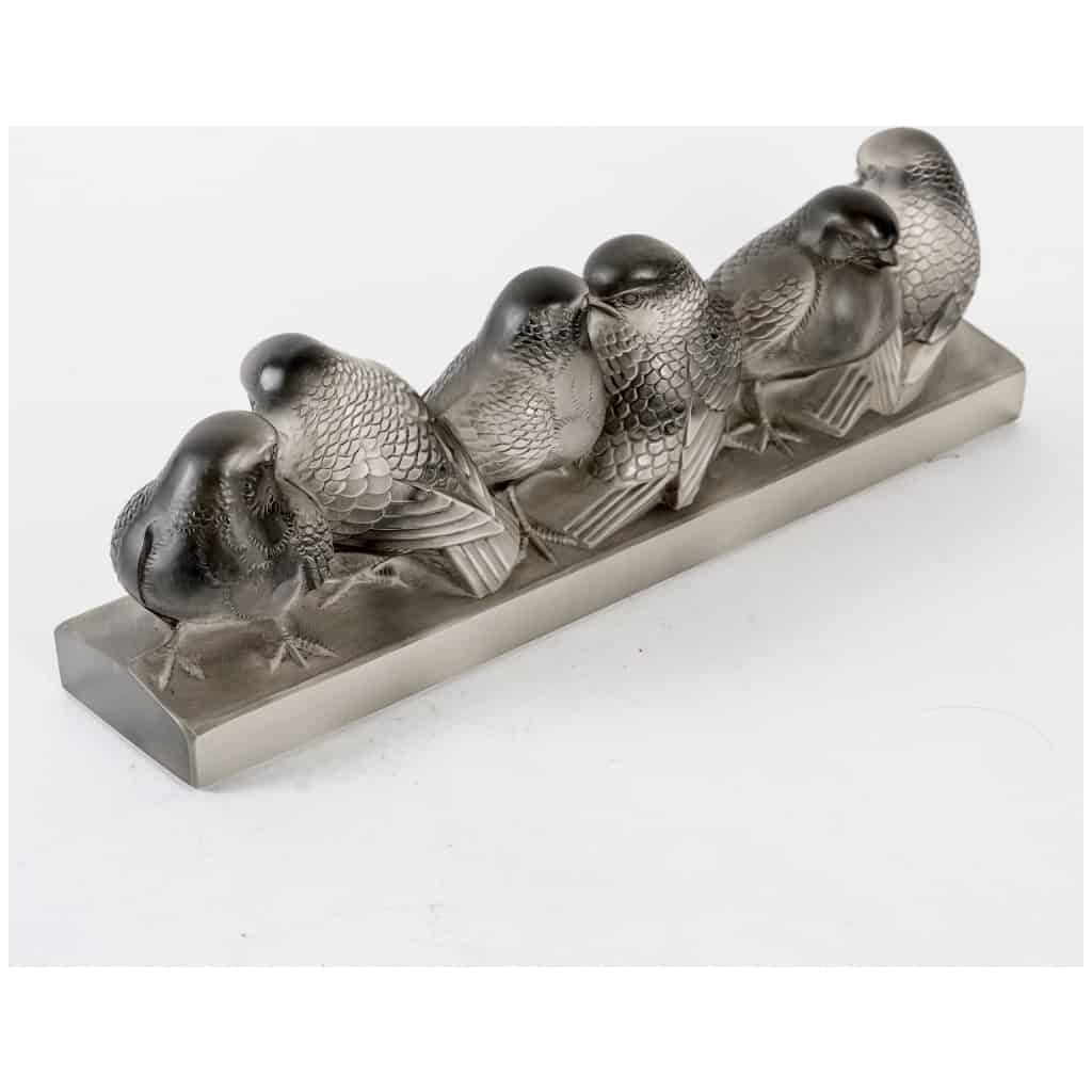 1933 René Lalique – Barre Groupe De Six Moineaux Verre Blanc Patiné Gris 4
