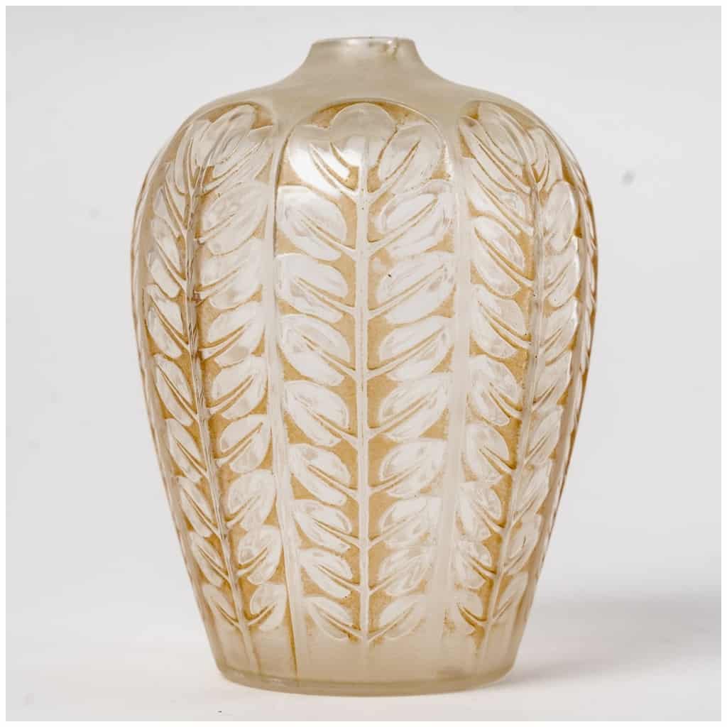 1924 René Lalique – Vase Tournai Verre Blanc Patiné Sépia 3