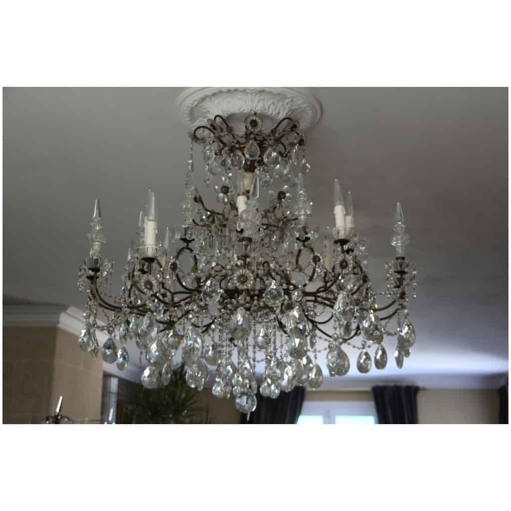 Italian chandelier with crystal pendants and carved wood from the 19th century 3