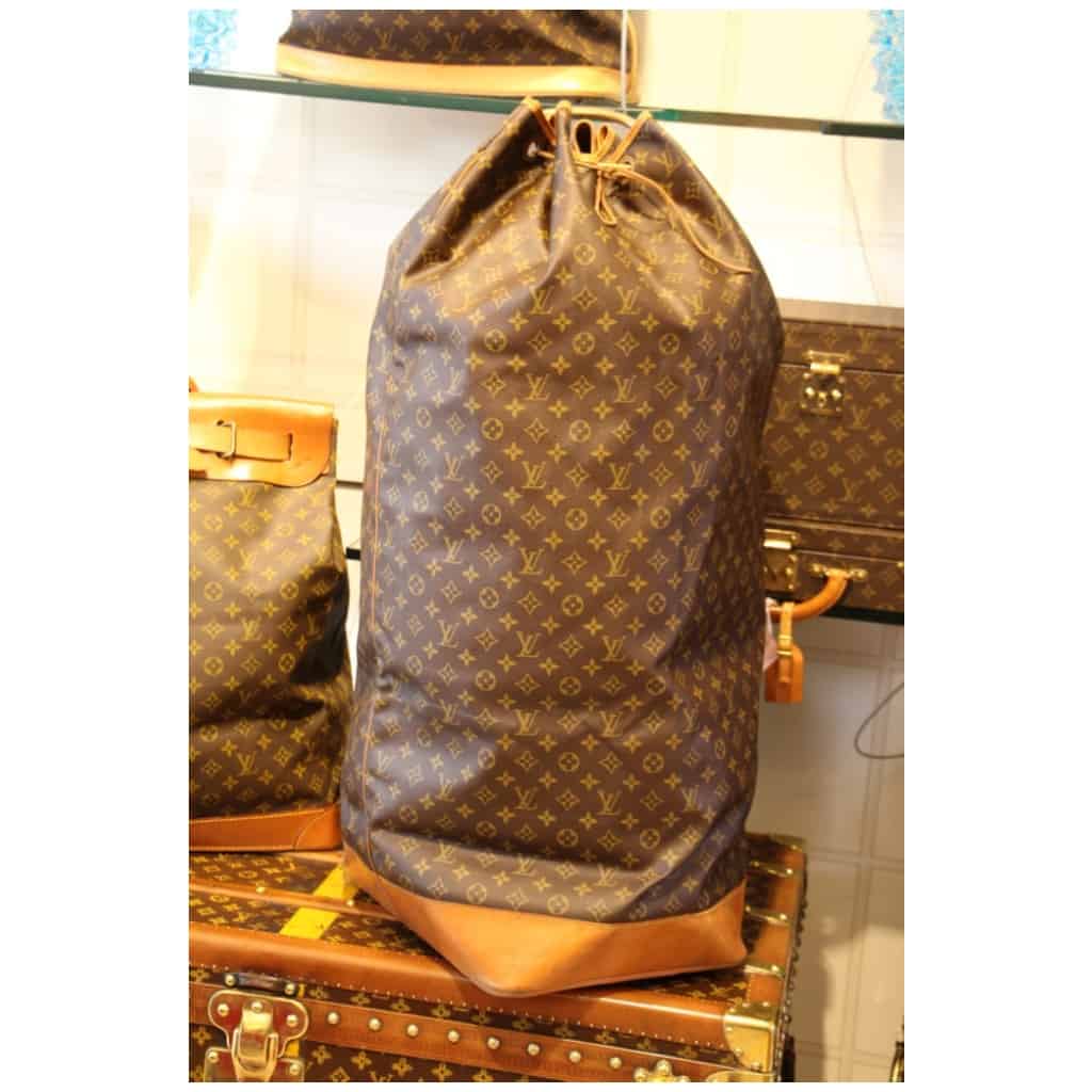 Large Louis Vuitton travel duffel bag 4