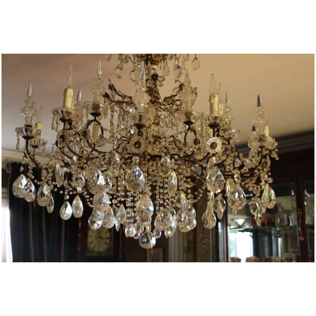 Italian chandelier with crystal pendants and carved wood from the 19th century 7