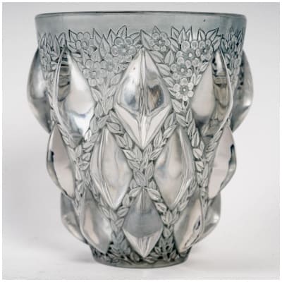1927 René Lalique – Vase Rampillon Verre Blanc Patiné Bleu