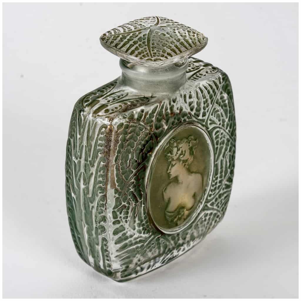 1912 René Lalique – Flacon Fougères Verre Patiné Vert 5