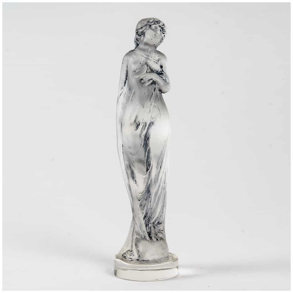 1912 René Lalique – Statuette Moyenne Voilée Verre Blanc Patiné Bleu 3