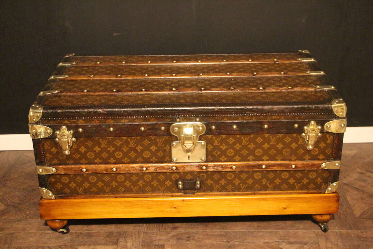 Louis Vuitton trunk from the 1950s in monogram 90 cm - Les Puces de Paris  Saint-Ouen