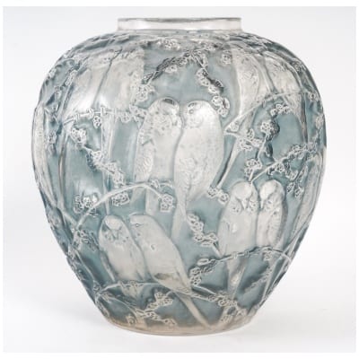 1919 René Lalique – Vase Perruches Verre Blanc Patiné Bleu