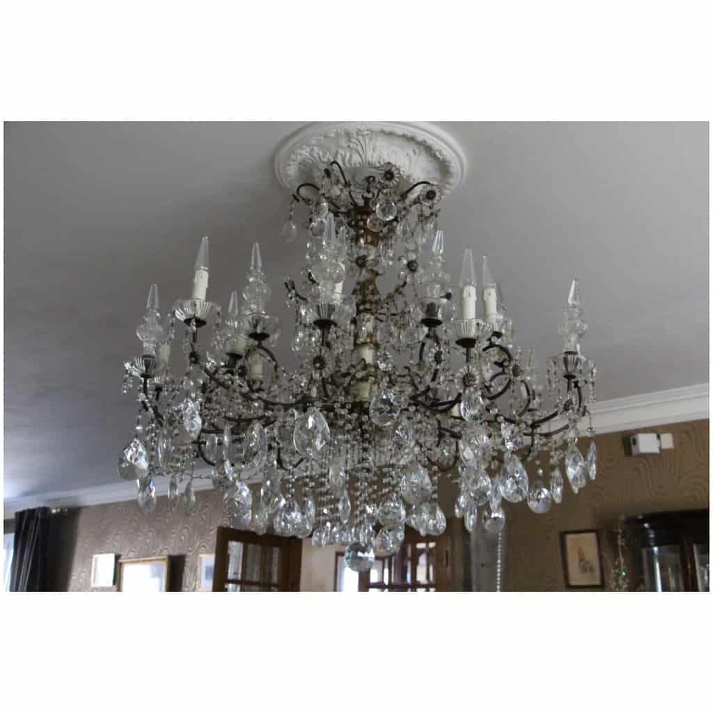 Italian chandelier with crystal pendants and carved wood from the 19th century 6