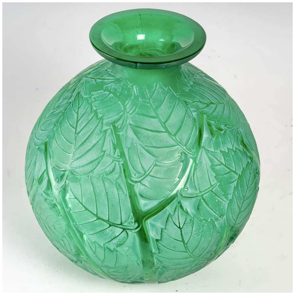 1929 René Lalique – Vase Milan Verre Vert Emeraude Patiné Blanc 4