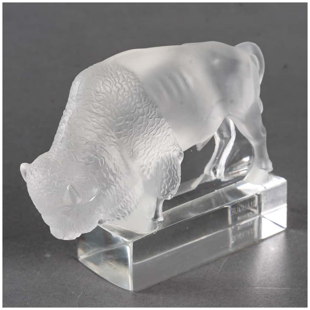 1931 René Lalique – Presse-papiers Bison Verre Blanc 9
