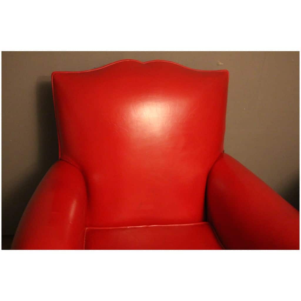 Paire d’anciens fauteuils club en cuir rouge, forme moustache 6