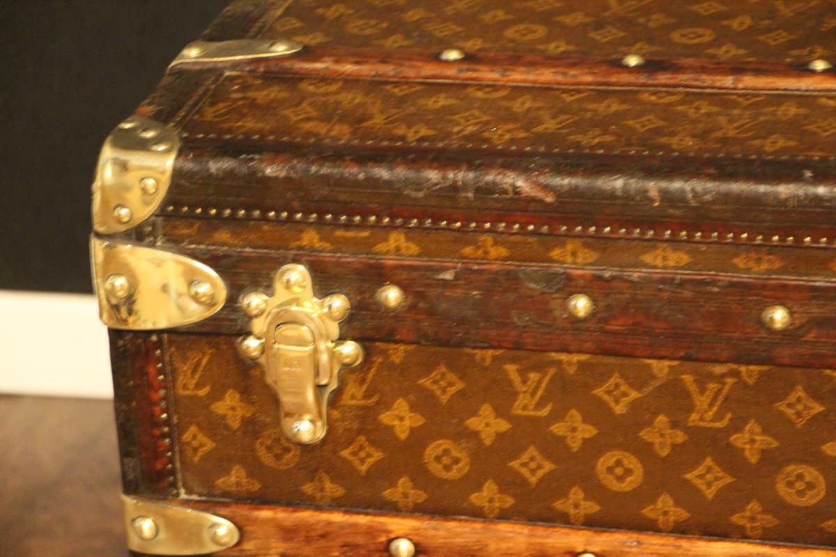 Trunk Louis Vuitton monogrammed old cabin 90 cm - Les Puces de Paris  Saint-Ouen