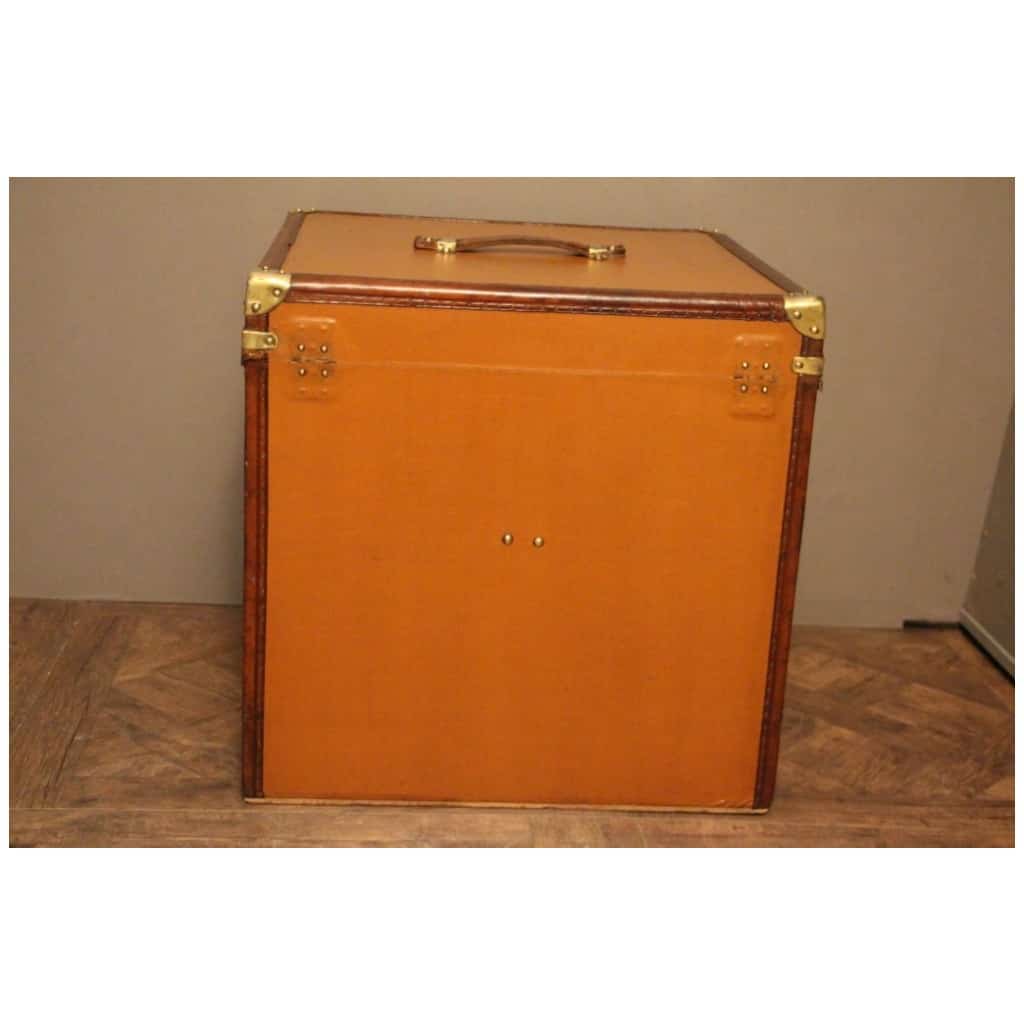Hat trunk in orange-brown canvas, in the shape of a cube 7