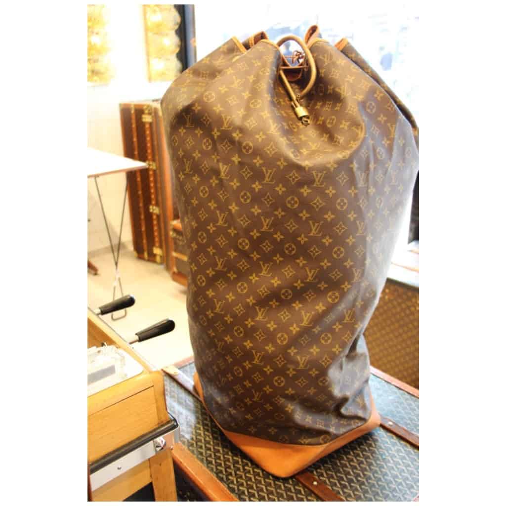 Large Louis Vuitton travel duffel bag 8