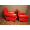 Paire d’anciens fauteuils club en cuir rouge, forme moustache 18