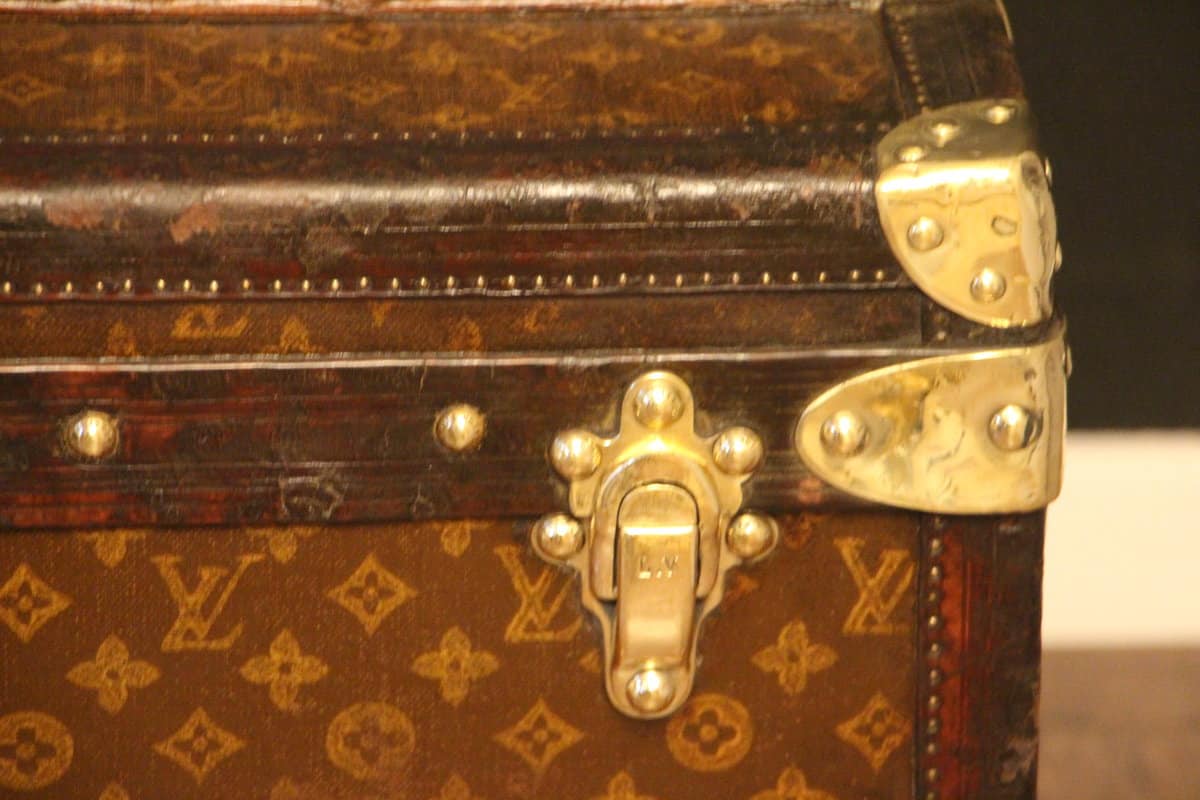 Louis Vuitton trunk from the 1950s in monogram 90 cm - Les Puces de Paris  Saint-Ouen