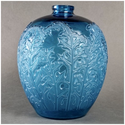 1920 René Lalique – Vase Acanthes Verre Bleu Electrique Patiné Blanc