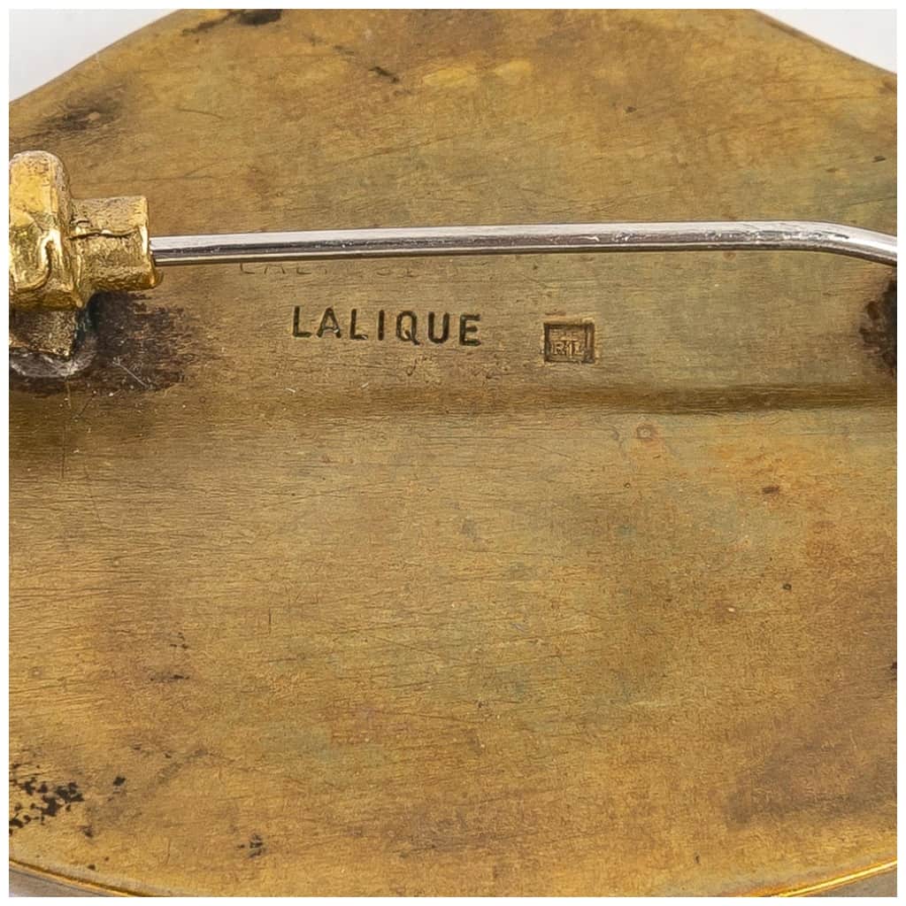 1913 René Lalique – Broche Deux Figurines Dos à Dos Verre Sur Clinquant Rose 6