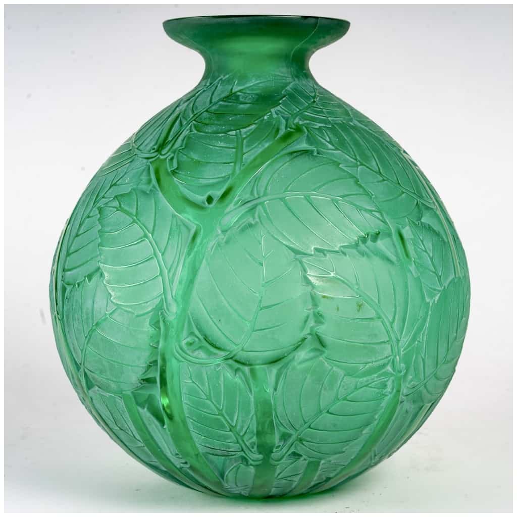 1929 René Lalique – Vase Milan Verre Vert Emeraude Patiné Blanc 3