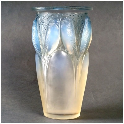1924 René Lalique – Vase Ceylan Verre Opalescent Patiné Bleu