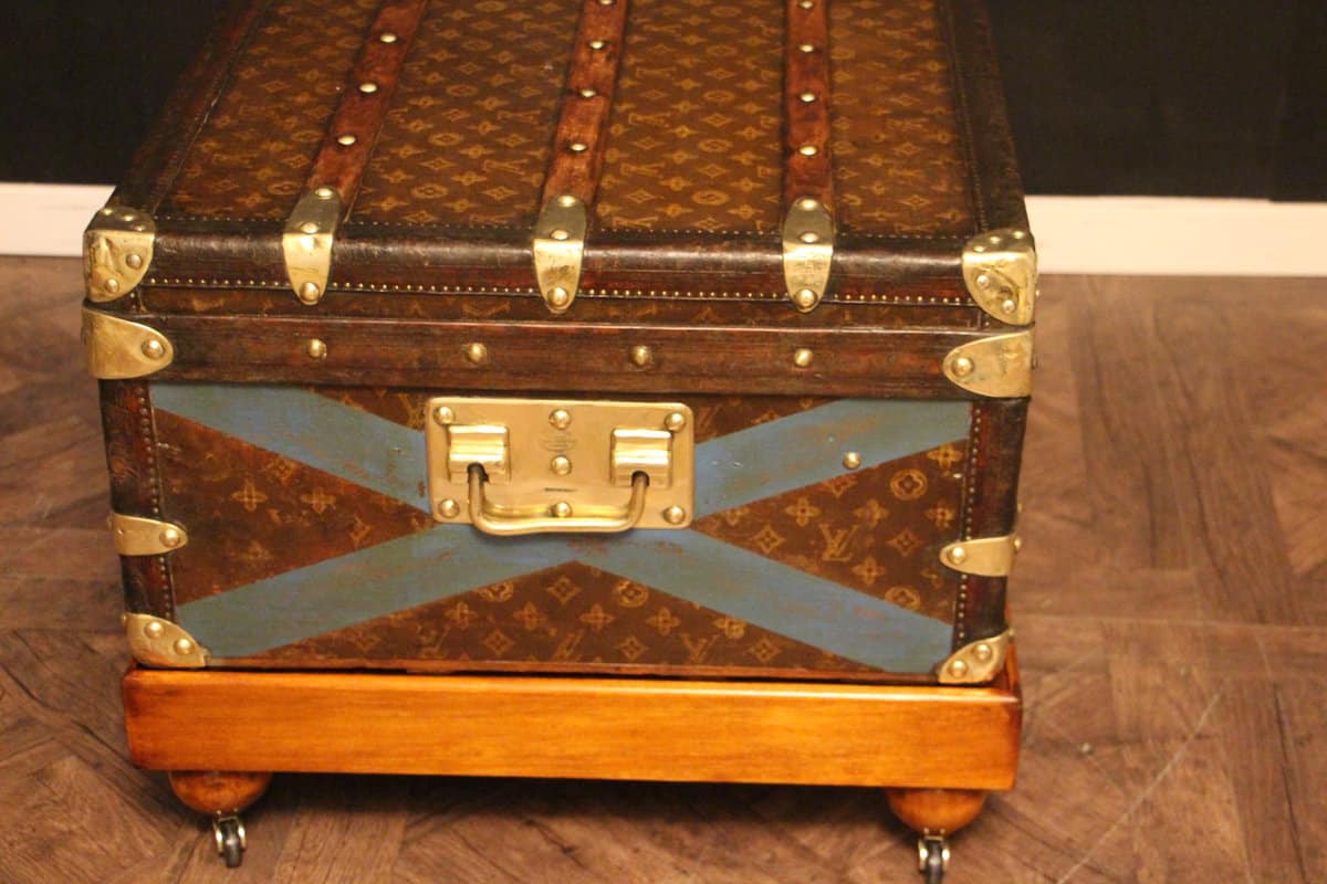 Louis Vuitton trunk from the 1950s in monogram 90 cm - Les Puces de Paris  Saint-Ouen