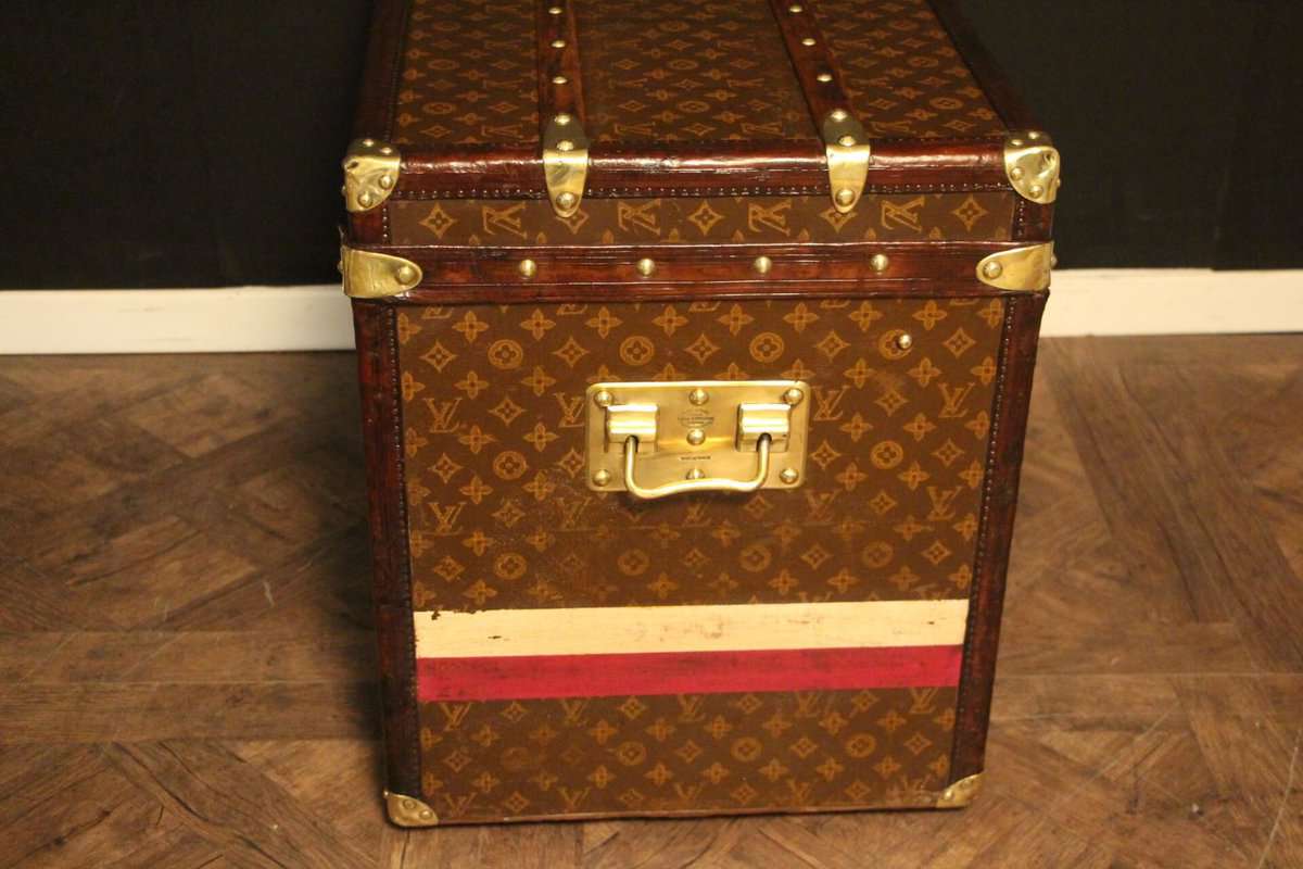 Old Louis Vuitton trunk 75 cm from the 1920s - Les Puces de Paris Saint-Ouen