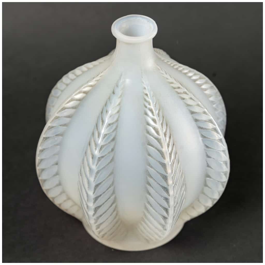 1924 René Lalique – Vase Malines Verre Opalescent Patiné Gris 5