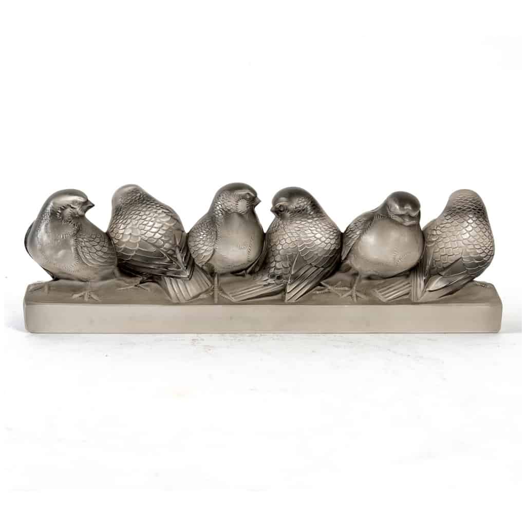 1933 René Lalique – Barre Groupe De Six Moineaux Verre Blanc Patiné Gris 3