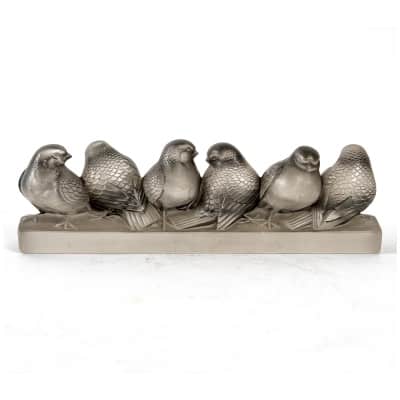1933 René Lalique – Barre Groupe De Six Moineaux Verre Blanc Patiné Gris