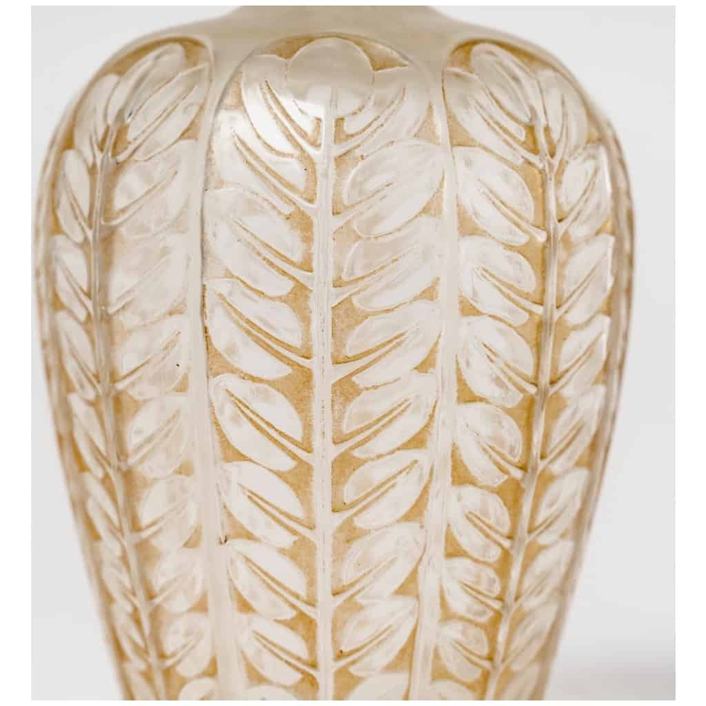 1924 René Lalique – Vase Tournai Verre Blanc Patiné Sépia 5