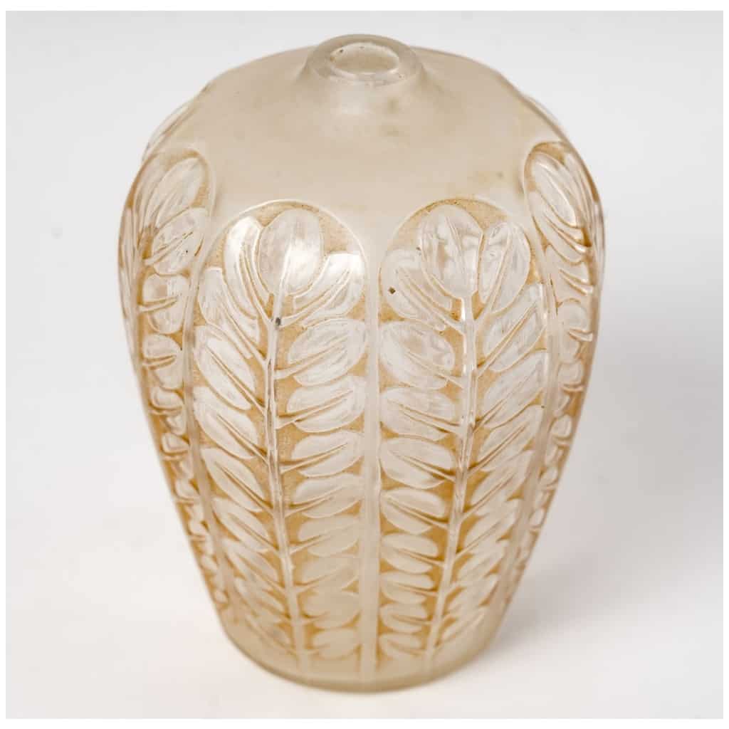 1924 René Lalique – Vase Tournai Verre Blanc Patiné Sépia 4