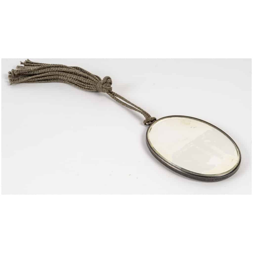 1919 René Lalique – Miroir Pendentif Sauterelles Verre Blanc Patiné Sépia Sur Clinquant Argent 5