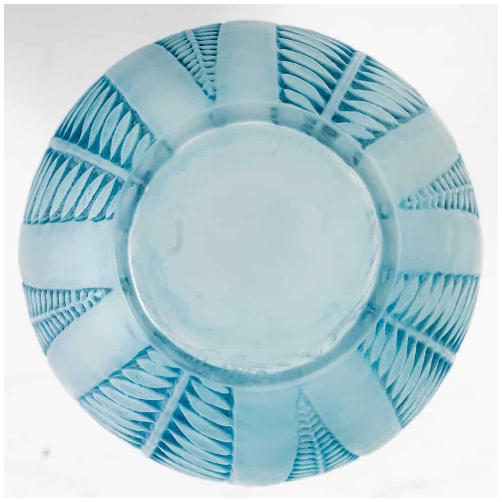 1921 René Lalique – Vase Acacia Verre Blanc Patiné Bleu 6