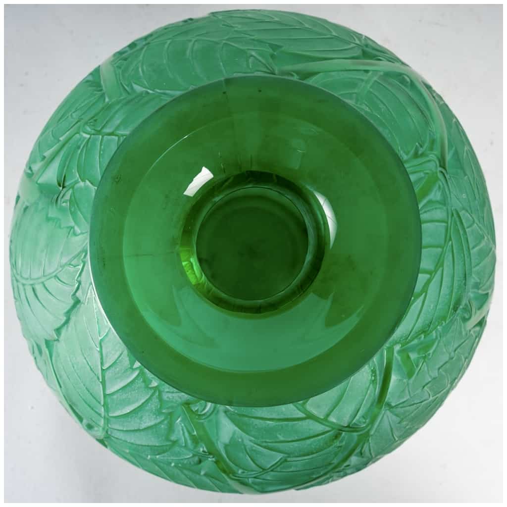 1929 René Lalique – Vase Milan Verre Vert Emeraude Patiné Blanc 5