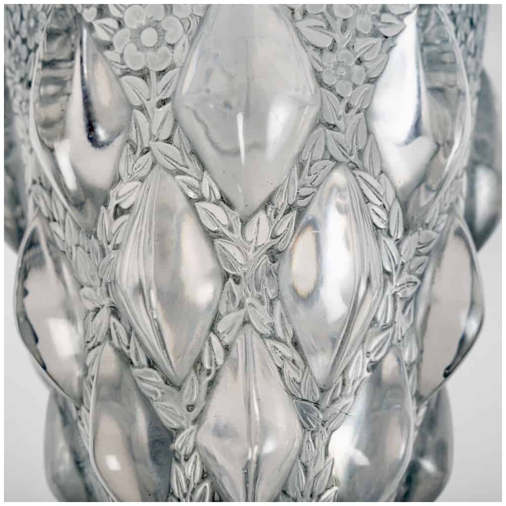 1927 René Lalique – Vase Rampillon Verre Blanc Patiné Bleu 6