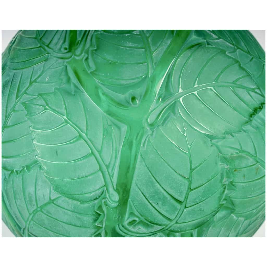 1929 René Lalique – Vase Milan Verre Vert Emeraude Patiné Blanc 6