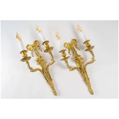 Paire d’appliques aux carquois d’époque Louis XVI en bronze ciselé et doré vers 1780