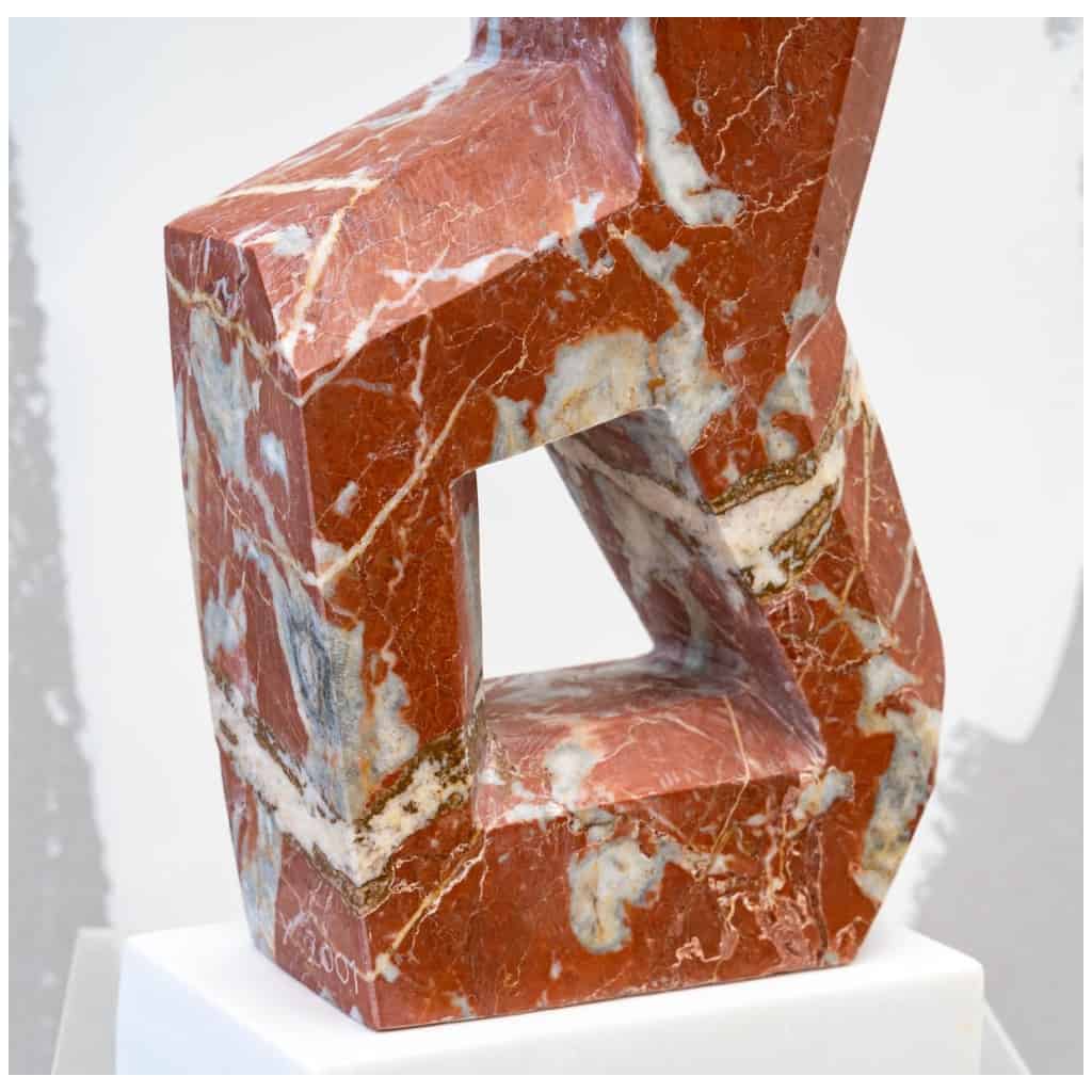 Sculpture en marbre rouge de SAVY 4