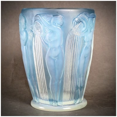 1926 René Lalique – Vase Danaïdes Verre Opalescent Patiné Bleu