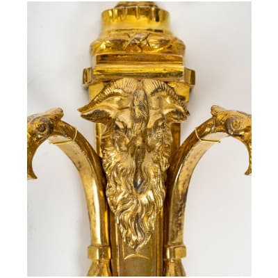 Paire d’appliques en bronze ciselé et doré dite aux Béliers d’époque Louis XVI vers 1780