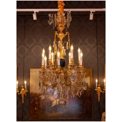 Lustre de style Louis XVI en bronze ciselé et doré à décor de cristal taillé vers 1870