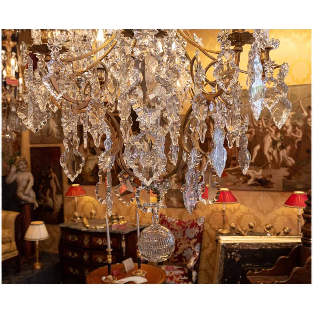 Baccarat signé Important lustre de style Louis XVI en bronze doré et décor de cristal taillé vers 1860-1870 11