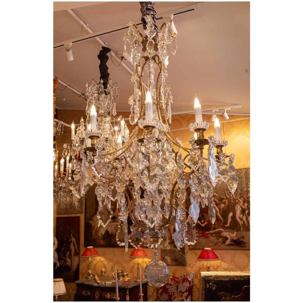 Baccarat signé Important lustre de style Louis XVI en bronze doré et décor de cristal taillé vers 1860-1870 13