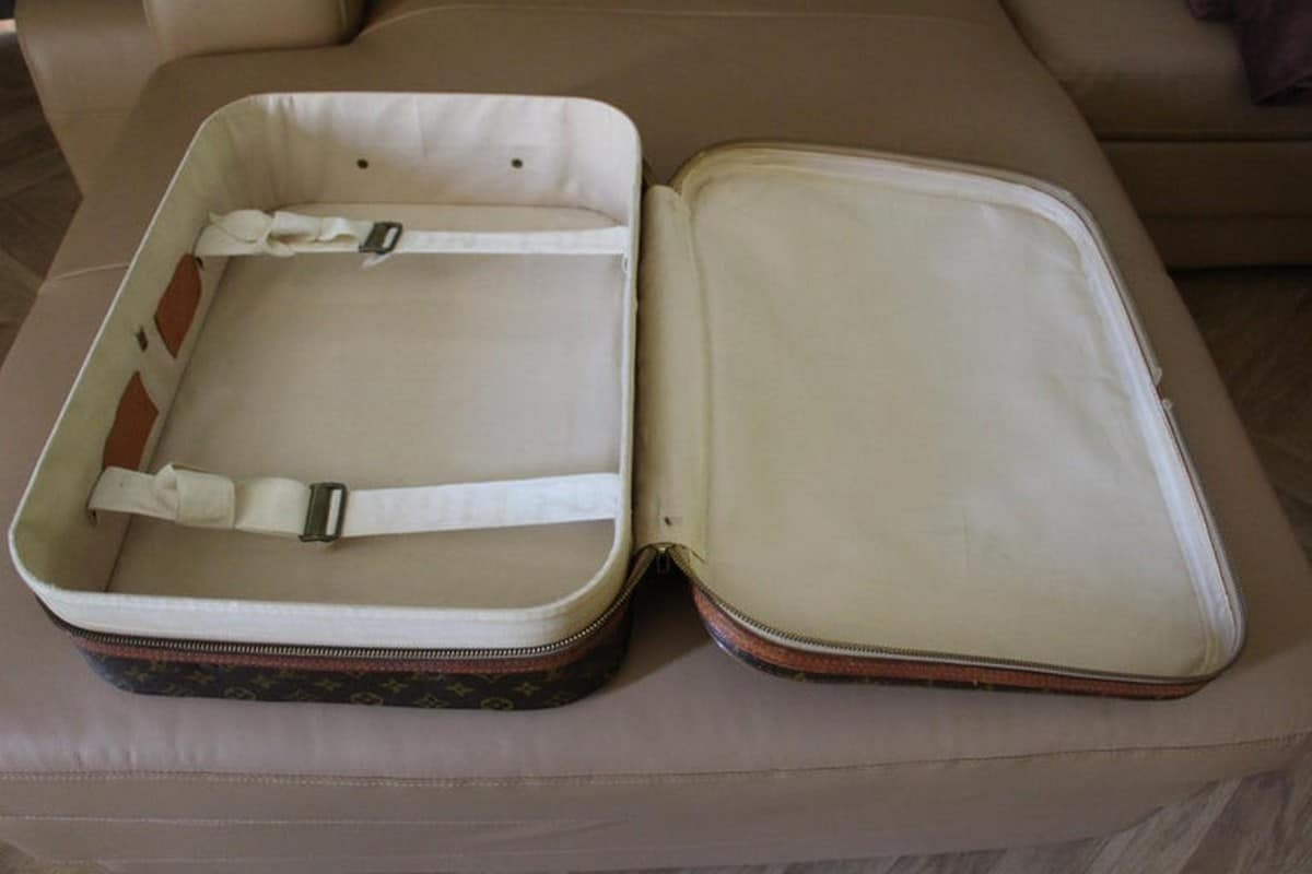 Louis Vuitton semi-rigid cabin suitcase - Les Puces de Paris Saint-Ouen