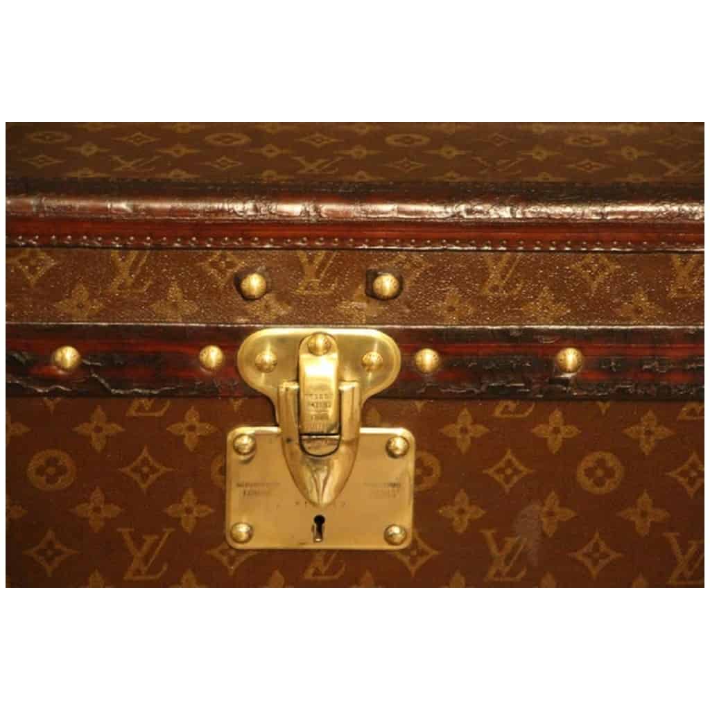 Louis Vuitton trunk from the 1920s-1930s in monogram, 80 cm Louis Vuitton  Steamer trunk - Les Puces de Paris Saint-Ouen