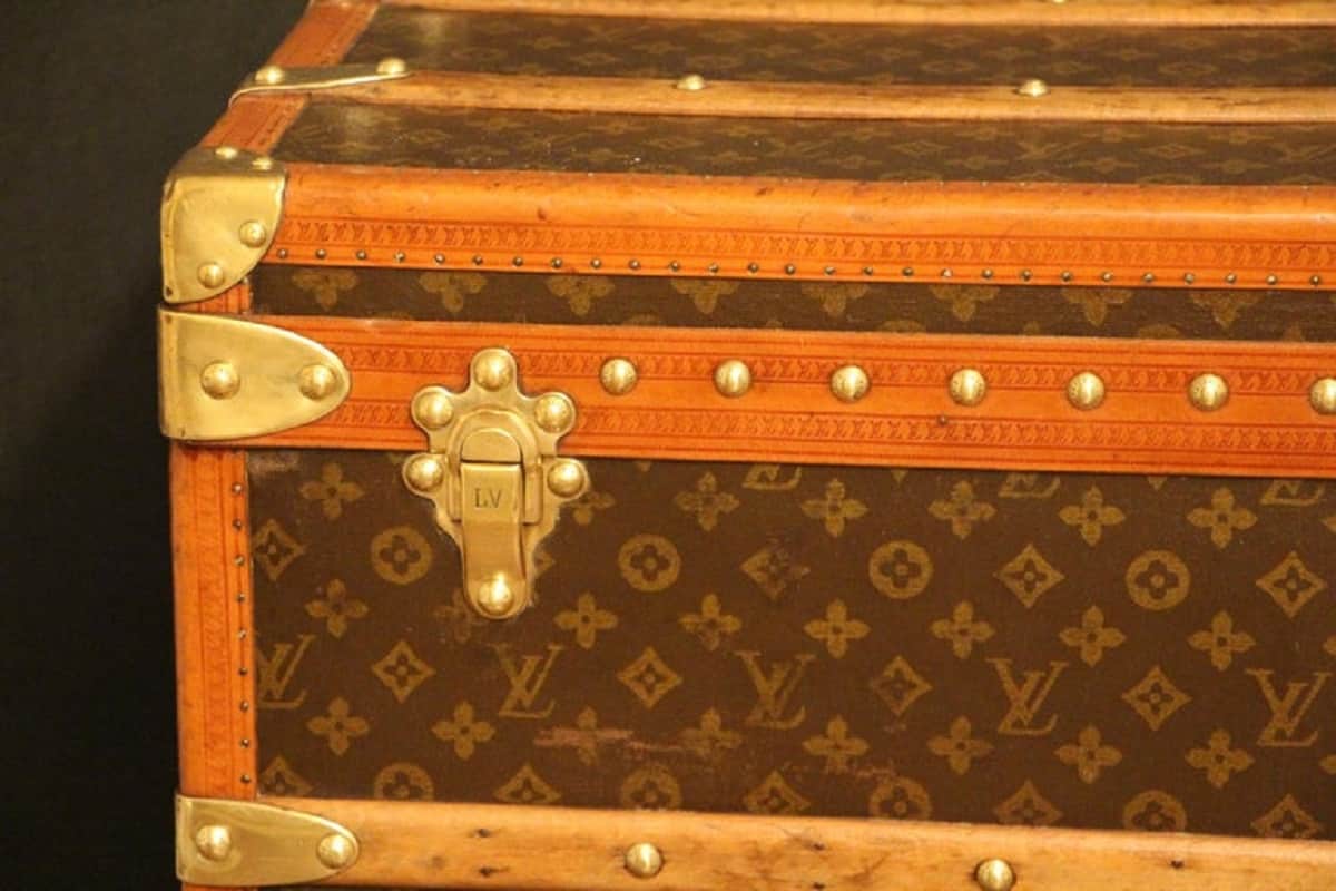 Trunk Louis Vuitton monogrammed old cabin 90 cm - Les Puces de Paris  Saint-Ouen