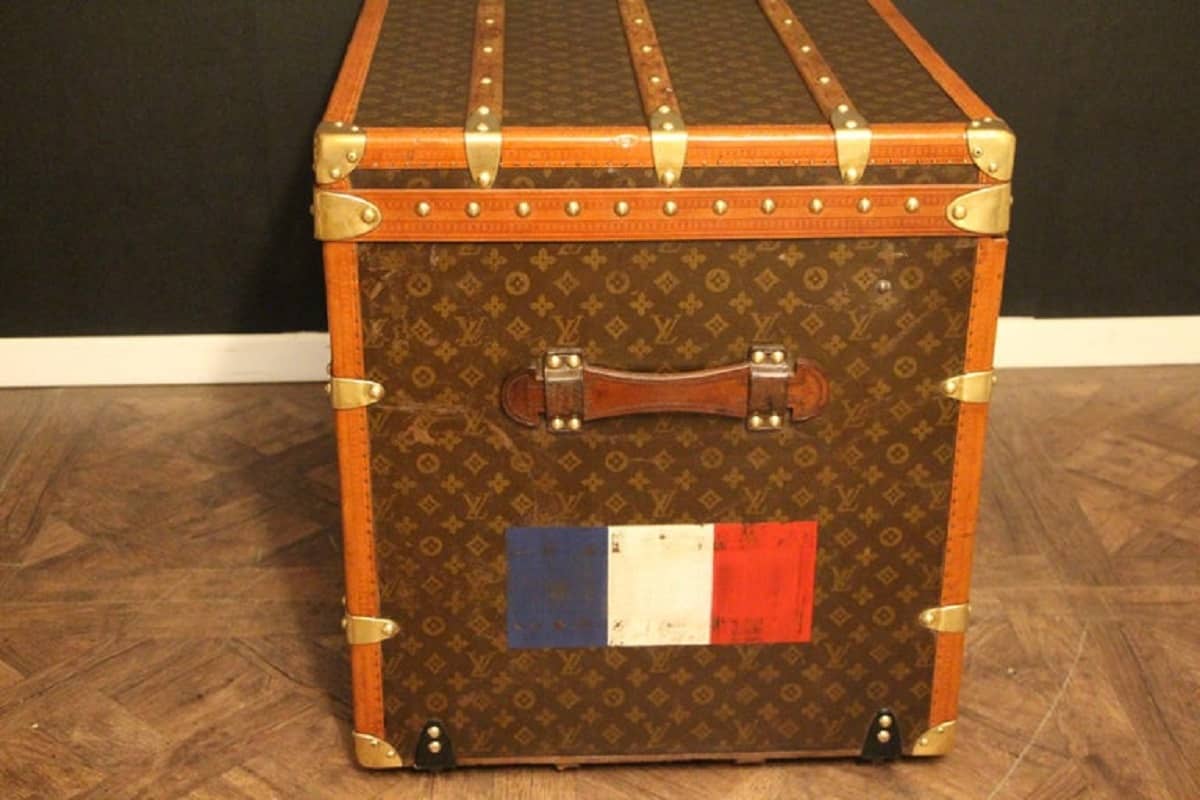 Louis Vuitton trunk from the 1950s in monogram 90 cm - Les Puces de Paris  Saint-Ouen