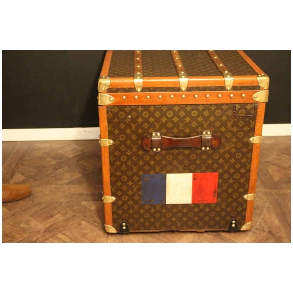 Malle Louis Vuitton des années 1950 en monogramme 90 cm 10