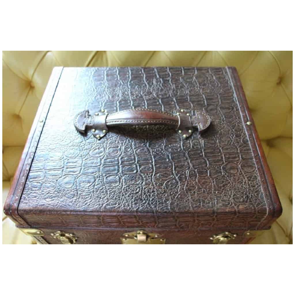 1930s brown “Cube Shape” hat trunk, brown travel trunk 7